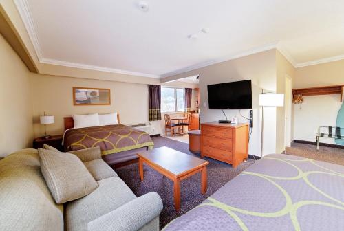 Super 8 By Wyndham Castlegar Bc in คาสเซิลการ์ (บริติชโคลัมเบีย)