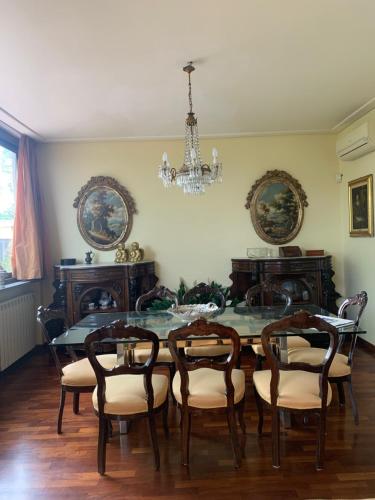 Iekārtas, Villa del Sole in Valverde (Catania)