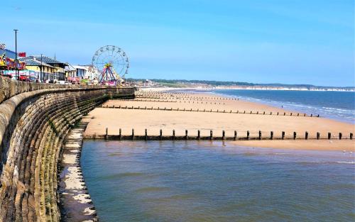 Picture of Sea View Lavish Apartment Sky Tv Whirlpool Bath Huge Balcony Newly Refurbished