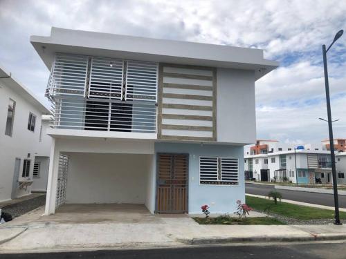 Casa en Baní cerca de playa los almendros