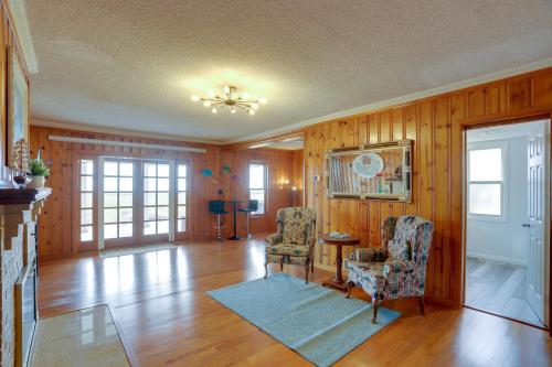 Spacious Lakefront House with Backyard Fire Pit in Monroe (MI)