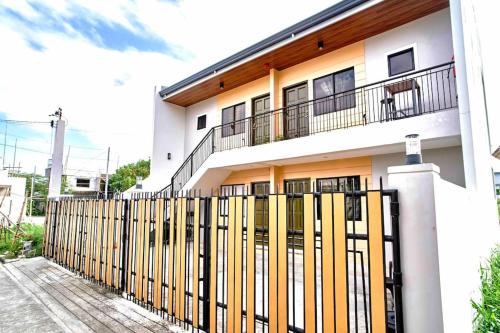 Affordable Hostel - Near Iloilo Airport in Santa Barbara