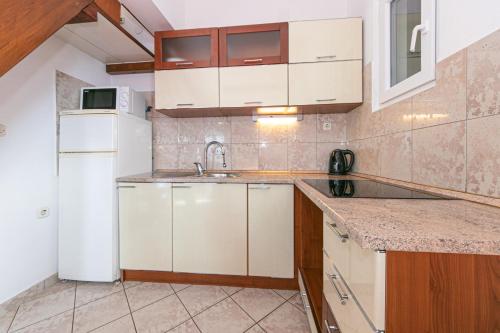 廚房, Apartments by the sea Pisak, Omis - 7520 in 米美沙