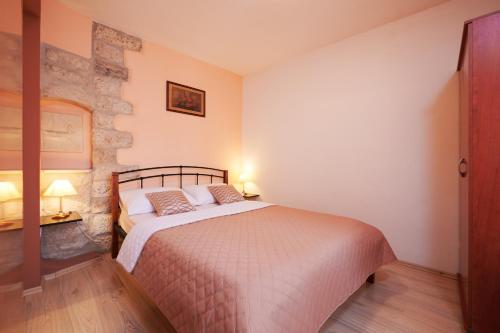 Apartments and rooms by the sea Trogir - 16844 - image 8