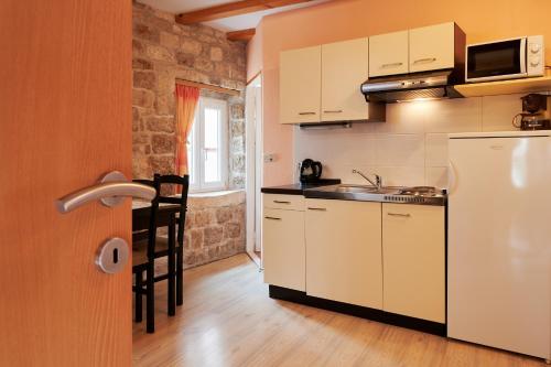 Apartments and rooms by the sea Trogir - 16844 - image 5