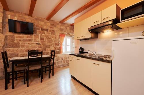 Apartments and rooms by the sea Trogir - 16844 - image 7