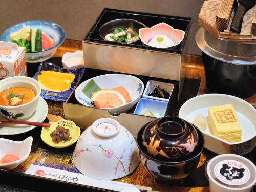 room detail thumbnail 2