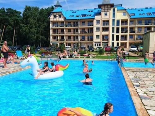 Apartment close to the beach, summer pool, Łukęcin