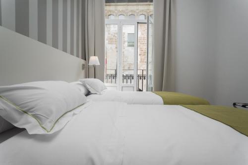 1 double bed, 1 twin bed, 1 sofa bed