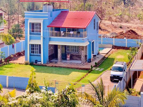 Blue House, Karjat
