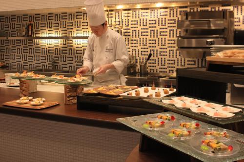 room detail thumbnail 1