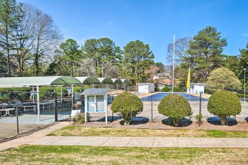 Decatur Apartment with Tennis Court about 11 Mi to ATL in Decatur, USA