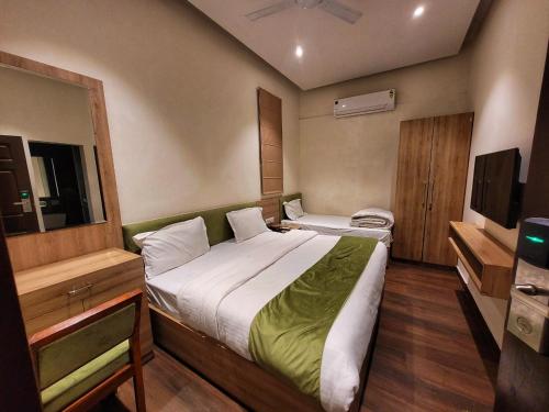 3 twin beds