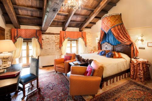 Hotel Castello Di Sinio in Sinio