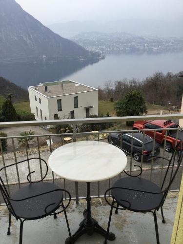 razgled, Casa Bellavista in Arogno