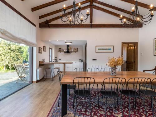 Impresionante villa entre mar y montaña (Impresionante villa entre mar y montana) in La Cavada