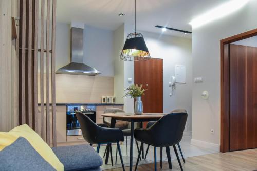 Apartment with Partial Sea View and Free Parking Place image 3