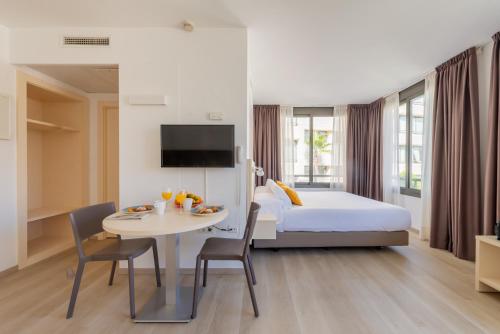 Atenea Park Suites Apartaments in Vilanova I La Geltru