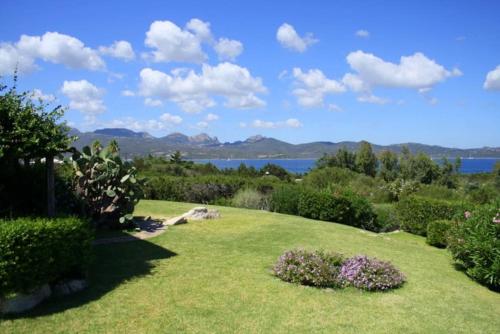 Casa con giardino e meravigliosa vista sul mare