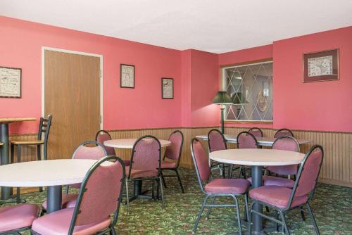 Days Inn by Wyndham West-Eau Claire - image 11