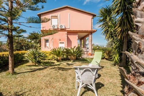 Villa Rosa near the sandy beach, parking & wifi