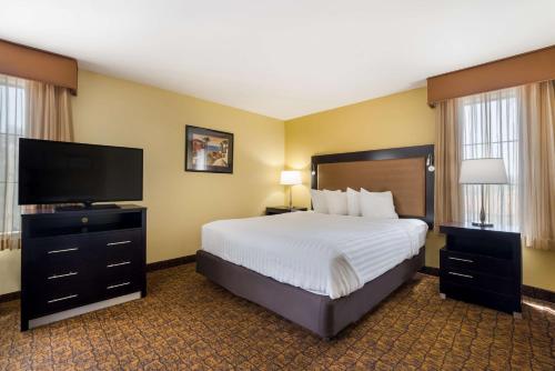 Best Western Escondido Hotel - image 13
