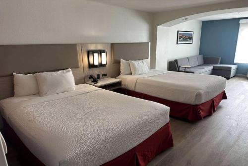 2 queen beds
