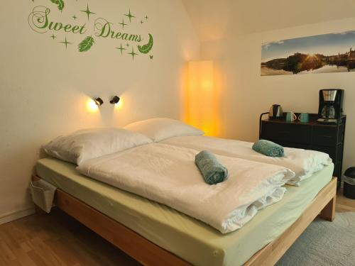 Ліжко, Lichtdurchflutetes Zimmer - Käppele (Lichtdurchflutetes Zimmer - Kappele) in Бад-Мергентхайм