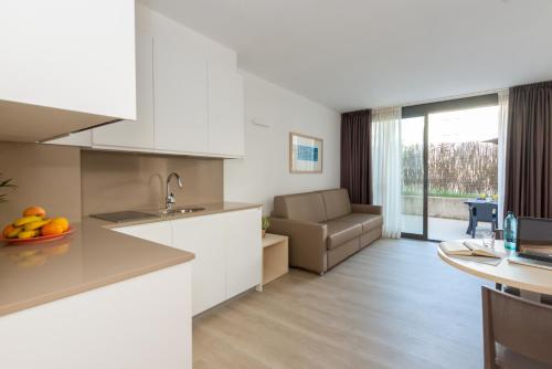Konyha, Atenea Park Suites Apartaments in Vilanova I La Geltru