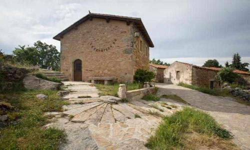Casa del Cerro es una singular casa rural de fácil acceso (Casa del Cerro es una singular casa rural de facil acceso) in Navatejares