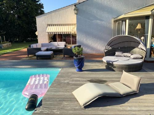 Villa de 4 chambres avec piscine privee jardin clos et wifi a Nalliers