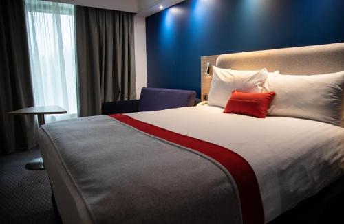 Holiday Inn Express London Stansted Airport an IHG Hotel - image 8