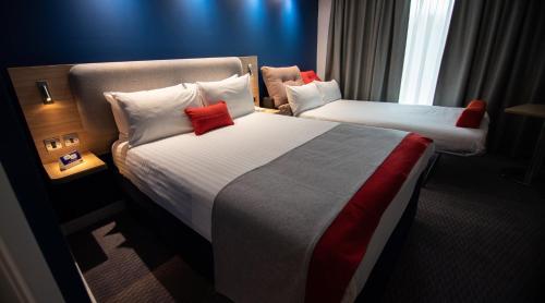 Holiday Inn Express London Stansted Airport an IHG Hotel - image 11