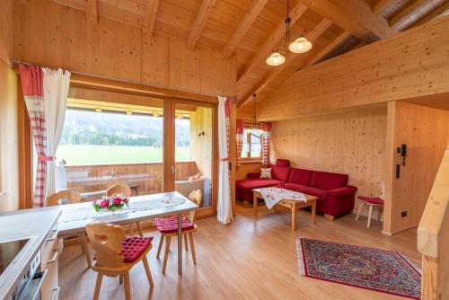Apartment with Mountain View