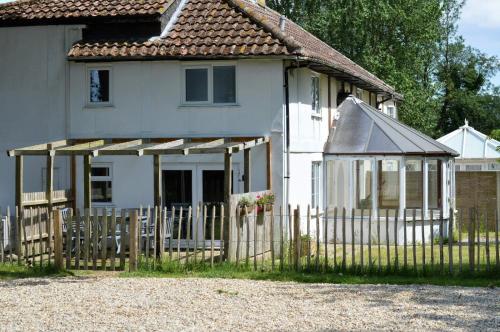 Spacious Country Cottage with 3 Double Bedrooms