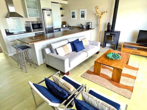 Modern Apartment with Jetty