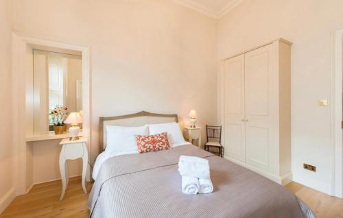 Luxurious city centre self catering apartment, Edinburgh (photo 9)