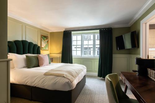 Hort's Townhouse - Tap to explore photos