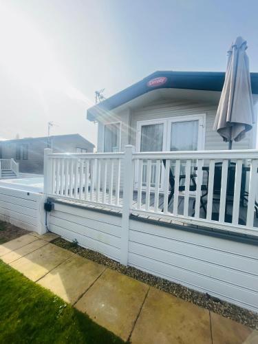 Yorkshire Lodge with Hot Tub 3