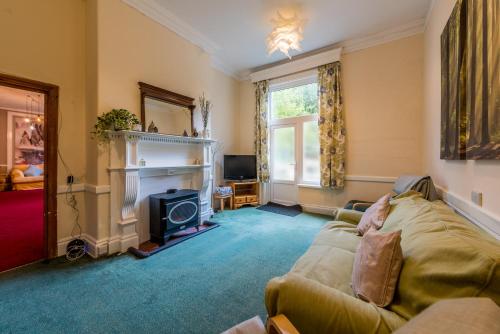 Iekārtas, Private 7 bed wing of former farmhouse, edge of Exmoor, sleeps 16 in East Anstey