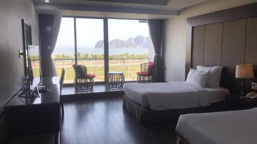 Halomoon Ha Long Hotel in Tuan Chau Island