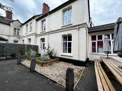 Viesnīcas āriene, Private 7 bed wing of former farmhouse, edge of Exmoor, sleeps 16 in East Anstey