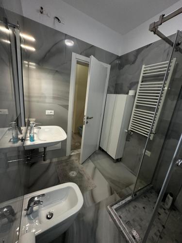Brilant Apartament - image 14