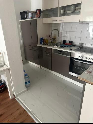 Helle mit Balkon 5 Minuten zum Pool 60q central ,otopark ,Netflix, Bielefeld (fotografie 7)