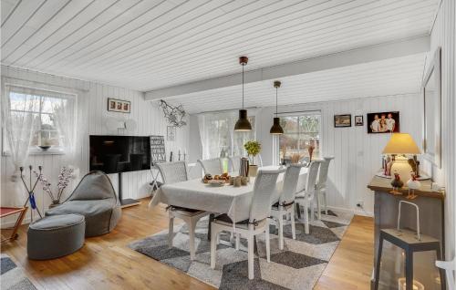 Beautiful Home In Hjby With Kitchen