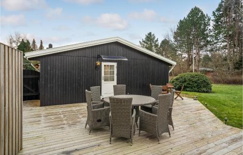 Beautiful Home In Hjby With Kitchen