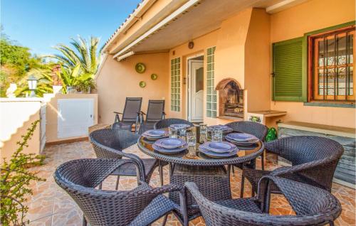 Two-Bedroom Holiday Home room in 2 Bedroom Amazing Home In Orihuela