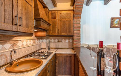 virtuve, Nice Home In Mecina Bombarón With Wifi (Nice Home In Mecina Bombaron With Wifi) in Alpujarra De La Sierra