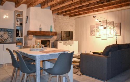 Lovely Home In La Sauvetat De Saveres With Wifi