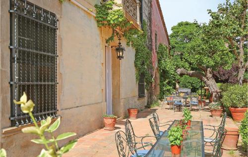 Stunning Home In Vilanova Del Valls With Outdoor Swimming Pool